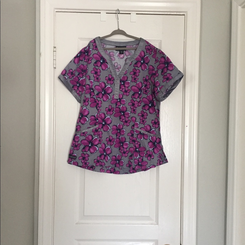 Rampage gray scrub size small with purple flowers